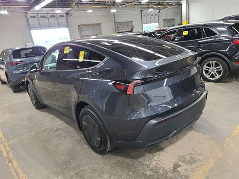 Used 2026 Tesla Model Y 2WD image 9