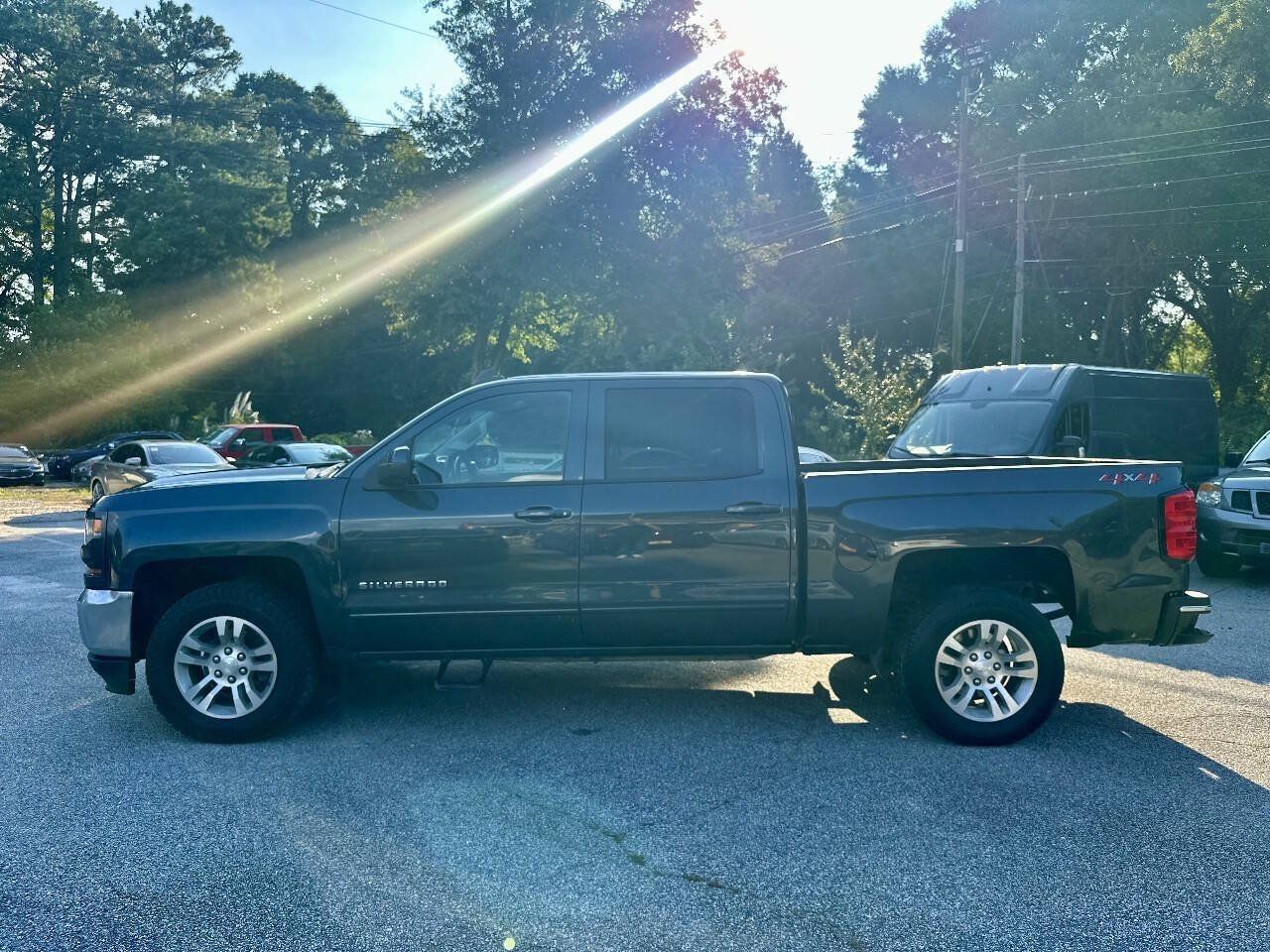 Used 2018 Chevrolet Silverado 1500 LT w/ All Star Edition AWD/4WD image 4
