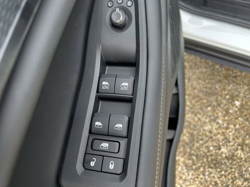 New 2025 Jeep Grand Cherokee L Altitude image 31