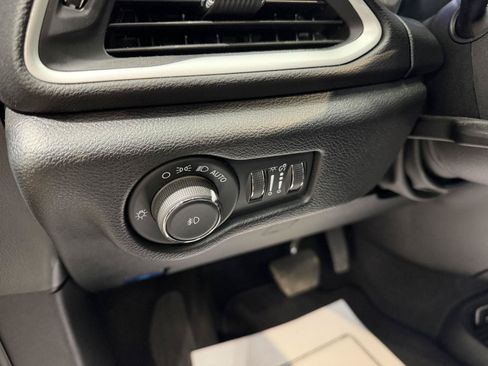 Used 2025 Chrysler Pacifica Select FWD image 20