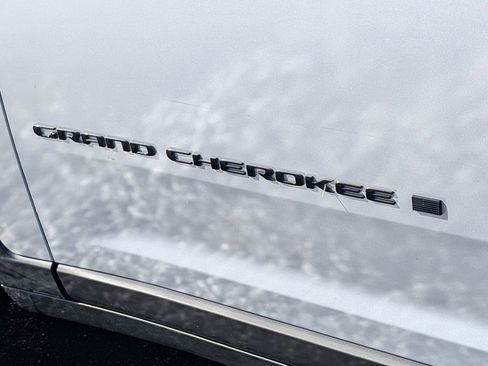 Used 2024 Jeep Grand Cherokee L Altitude image 13