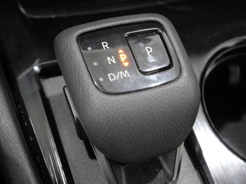 Used 2024 Nissan Rogue SV AWD/4WD image 23
