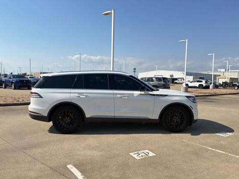 Used 2022 Lincoln Aviator Reserve w/ Equipment Group 201A RWD image 8