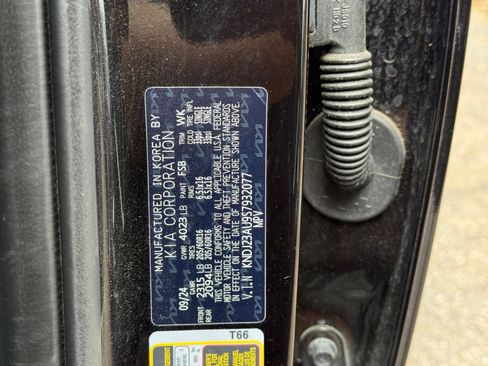 Used 2025 Kia Soul LX w/ LX Technology Package FWD image 27