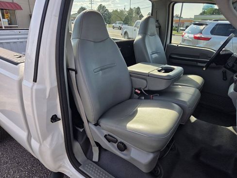 Used 2005 Ford F250 XL RWD image 11