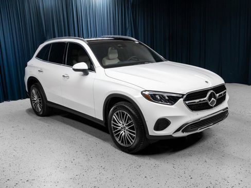 Used 2026 Mercedes-Benz GLC 300 image 3