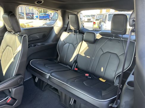 New 2026 Chrysler Pacifica Limited w/ S Appearance Package image 57