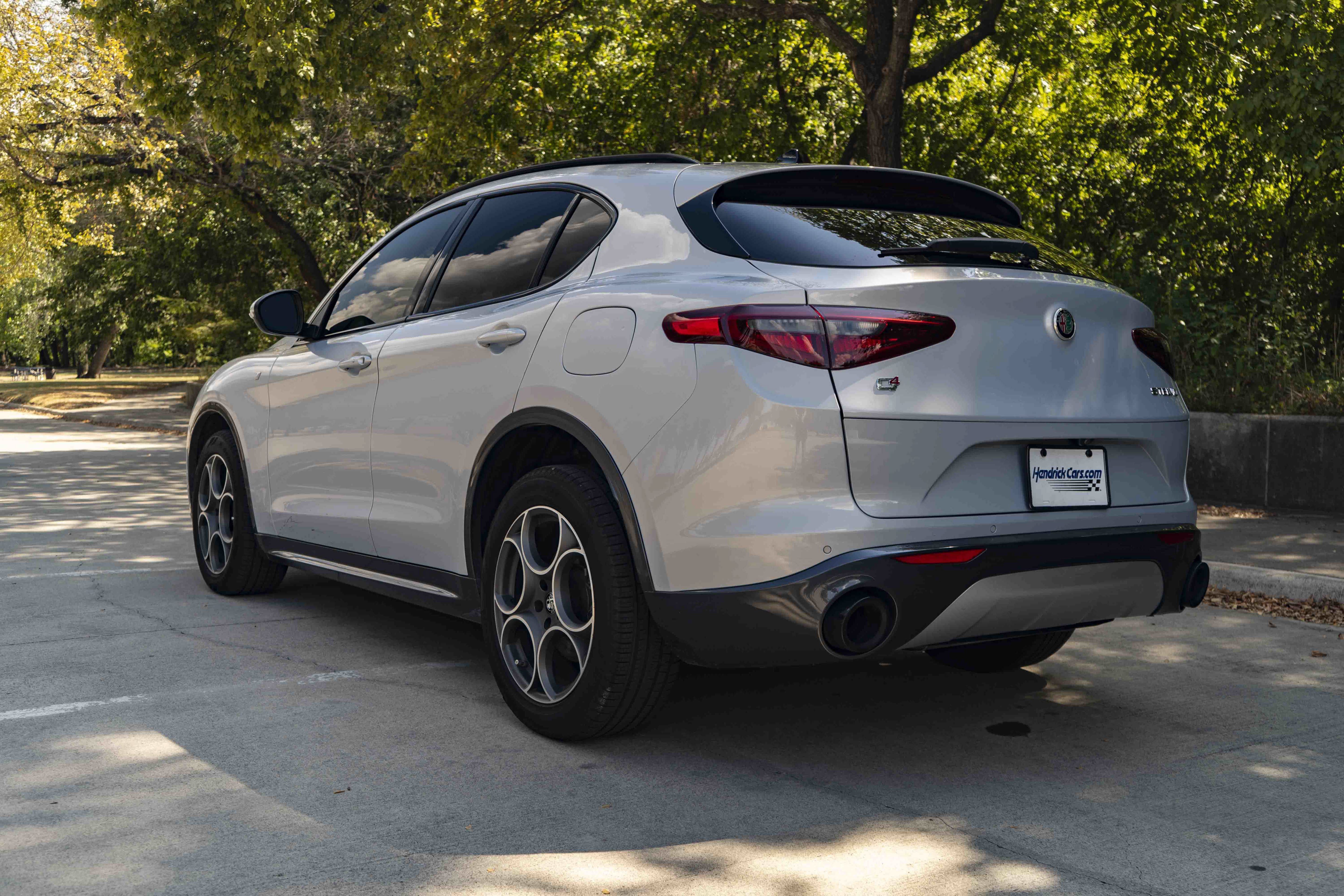 Used 2022 Alfa Romeo Stelvio Ti AWD/4WD image 7