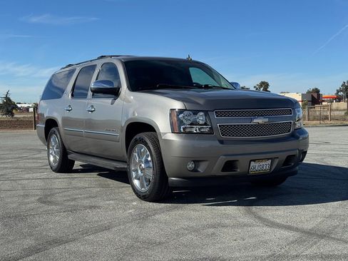 Used 2009 Chevrolet Suburban LTZ image 11