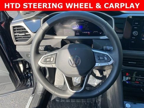 New 2025 Volkswagen Taos SE image 25