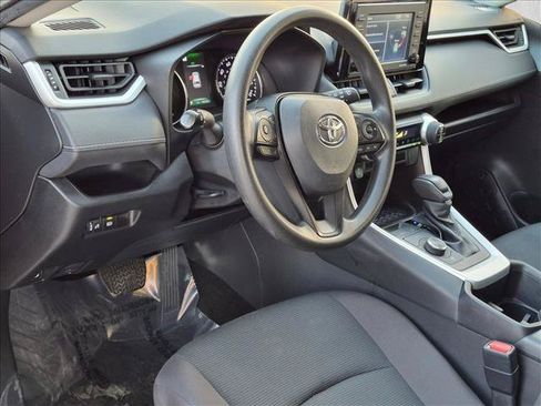 Used 2022 Toyota RAV4 LE AWD/4WD image 9