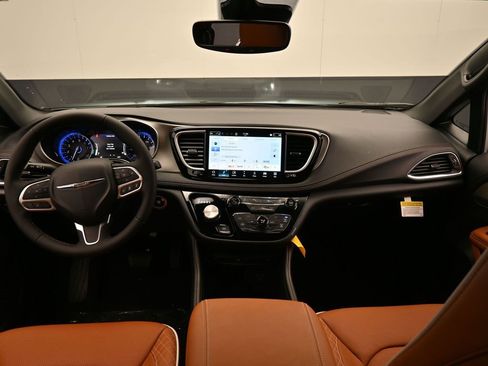 New 2026 Chrysler Pacifica Pinnacle image 15