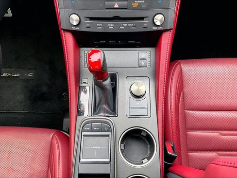 Used 2016 Lexus RC 200t image 34