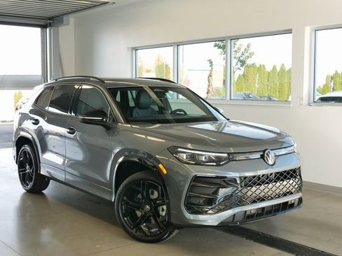 New 2026 Volkswagen Tiguan SE R-Line image 1