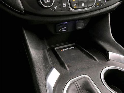 Used 2022 Chevrolet Traverse LT w/ LT Premium Package FWD image 25