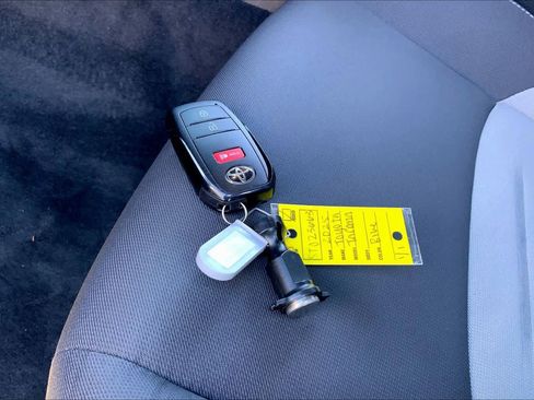 Used 2025 Toyota Tacoma TRD Off-Road image 13