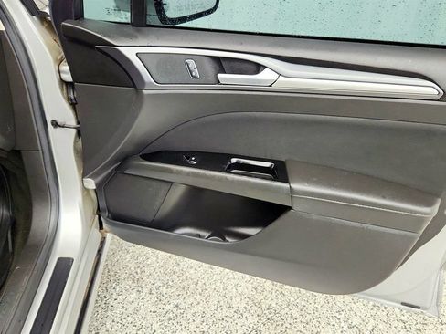 Used 2016 Ford Fusion SE FWD image 25