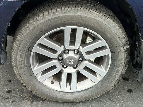 Used 2020 Toyota 4Runner Limited image 9