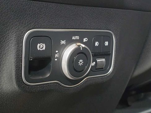 Used 2026 Mercedes-Benz GLB 250 4MATIC image 25