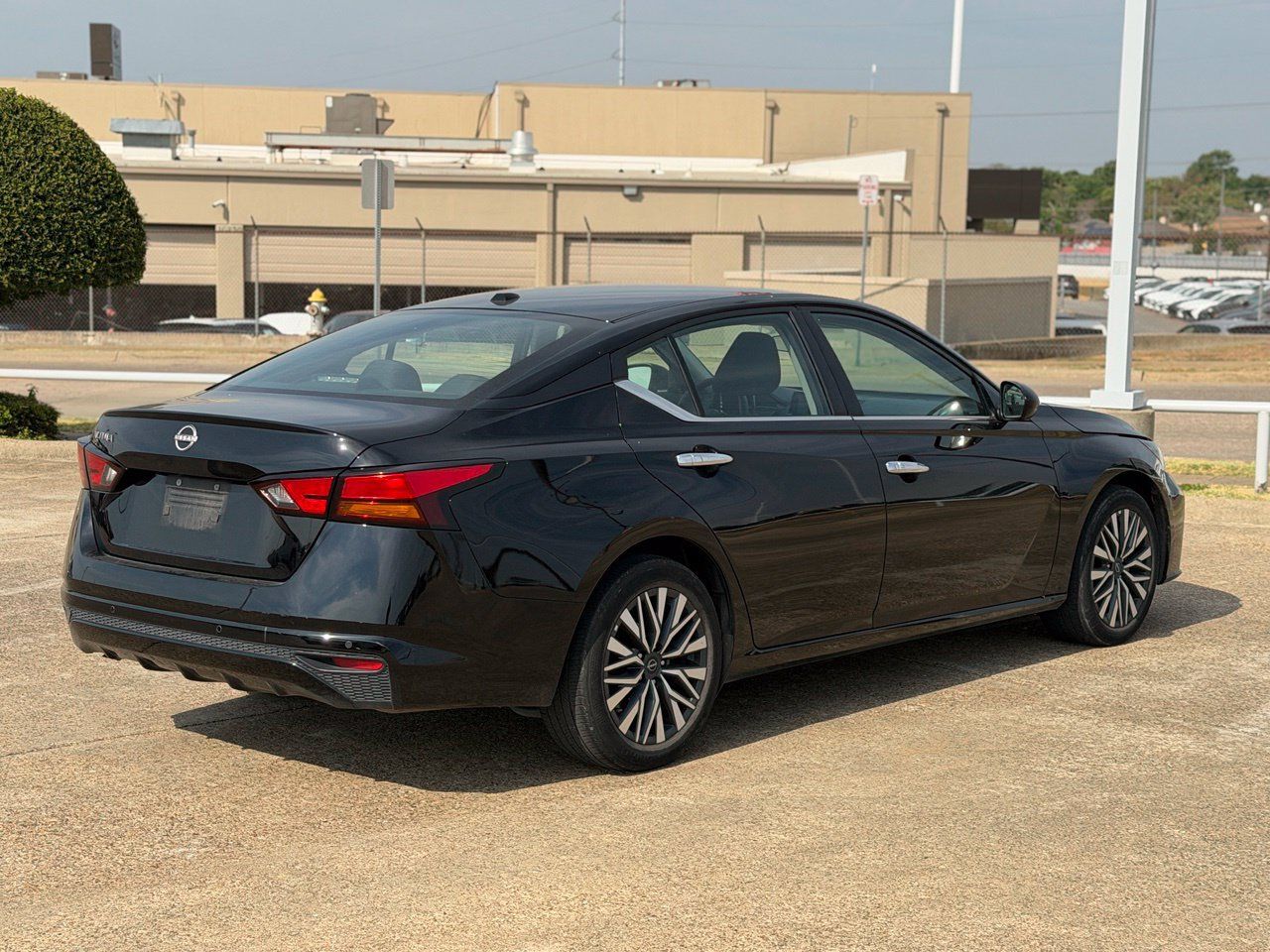 Certified 2025 Nissan Altima 2.5 SV FWD image 5