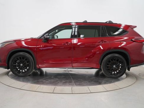 Used 2023 Toyota Highlander XSE AWD/4WD image 4