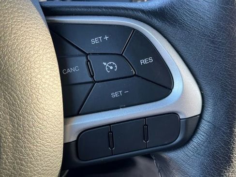 Used 2020 Jeep Renegade Latitude w/ Cold Weather Group image 38