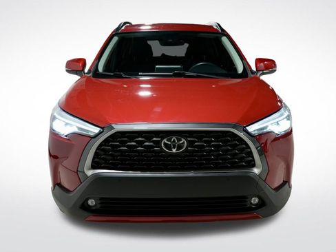 Used 2022 Toyota Corolla Cross XLE image 11