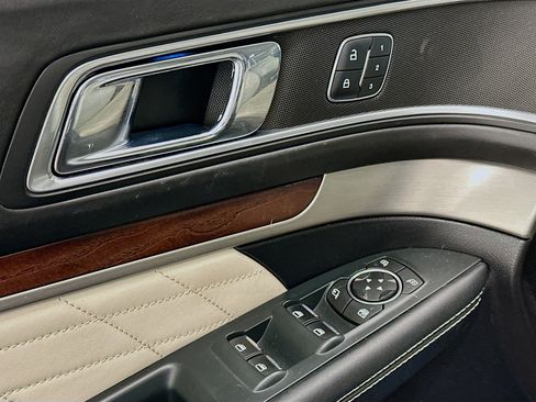 Used 2018 Ford Explorer Platinum image 15