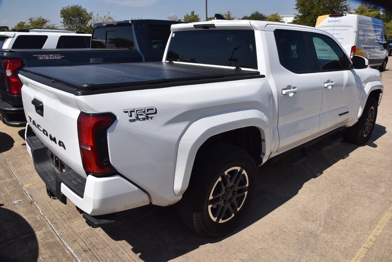 Used 2025 Toyota Tacoma TRD Sport AWD/4WD image 5