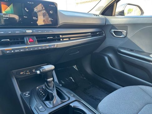 Used 2025 Kia K4 FWD image 35