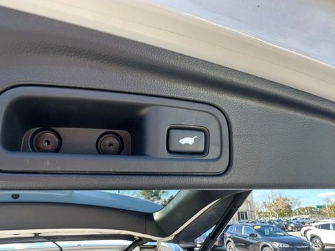 Used 2021 Honda Pilot Touring image 8