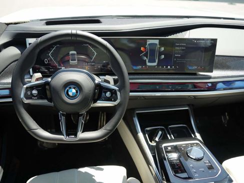 Certified 2026 BMW 750e xDrive w/ Executive Package AWD/4WD image 7