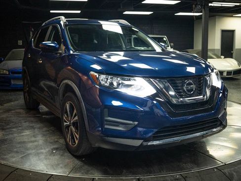 Used 2019 Nissan Rogue SV w/ Sun & Sound Touring Package FWD image 5