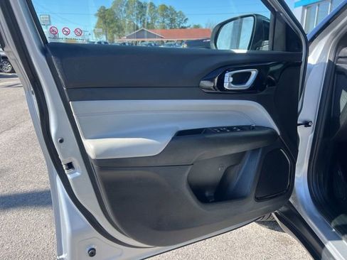 Used 2025 Jeep Compass Limited image 21