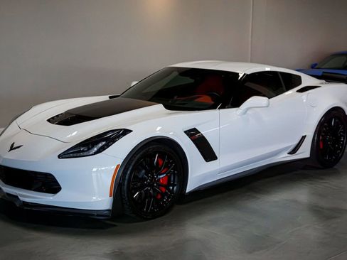 Used 2015 Chevrolet Corvette Z06 w/ Z07 Performance Package image 6