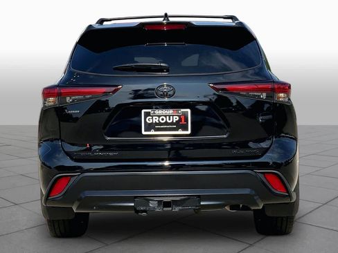 Used 2025 Toyota Highlander XLE AWD/4WD image 5