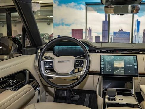 Used 2025 Land Rover Range Rover SE image 16