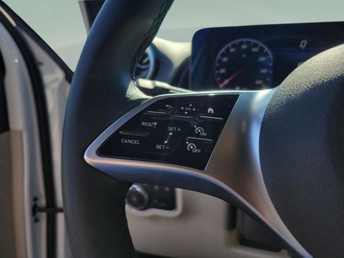 Certified 2025 Mercedes-Benz GLB 250 image 8