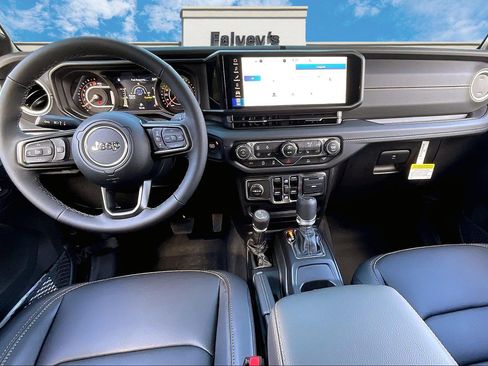 New 2025 Jeep Gladiator High Tide image 5