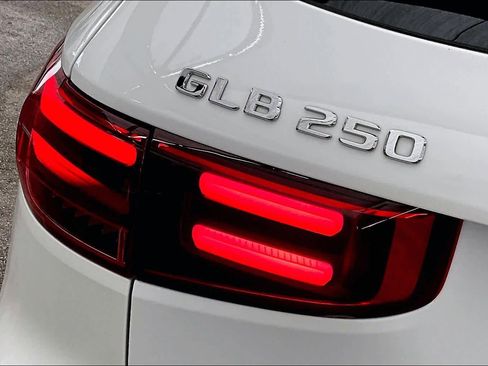 Used 2025 Mercedes-Benz GLB 250 image 29