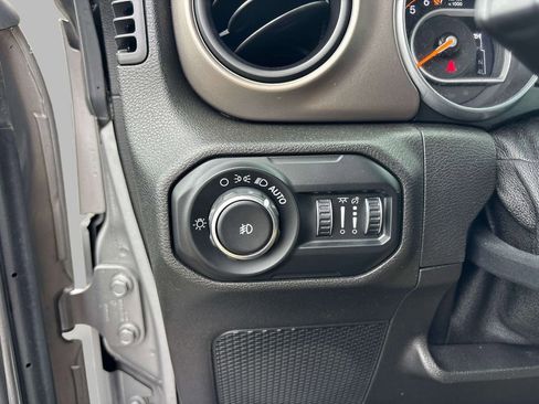 Used 2018 Jeep Wrangler Unlimited Sport S AWD/4WD image 15