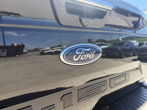 Used 2019 Ford F150 Lariat w/ Equipment Group 502A Luxury AWD/4WD image 8