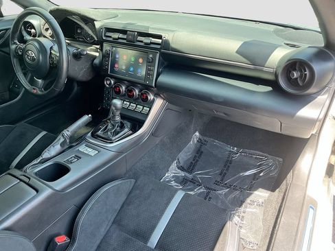 Used 2025 Toyota GR86 Premium w/ Performance Package RWD image 27