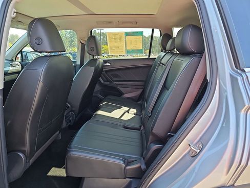 Used 2022 Volkswagen Tiguan SE FWD image 18