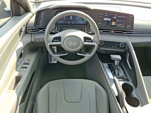 Used 2025 Hyundai Elantra Sport FWD image 12