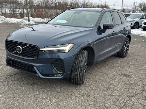 Used 2023 Volvo XC60 B5 Plus w/ Climate Package image 7