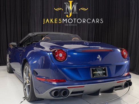 Used 2017 Ferrari California T RWD image 8