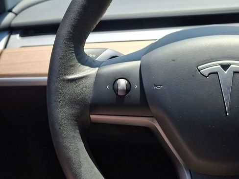 Used 2023 Tesla Model Y Long Range AWD/4WD image 22