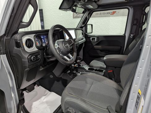 Used 2024 Jeep Wrangler Unlimited Sahara image 13