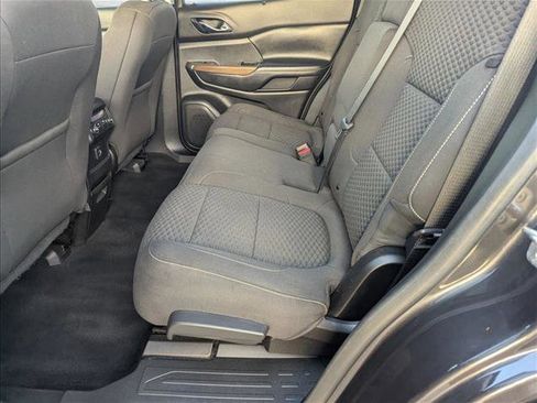 Used 2019 GMC Acadia SLE image 16